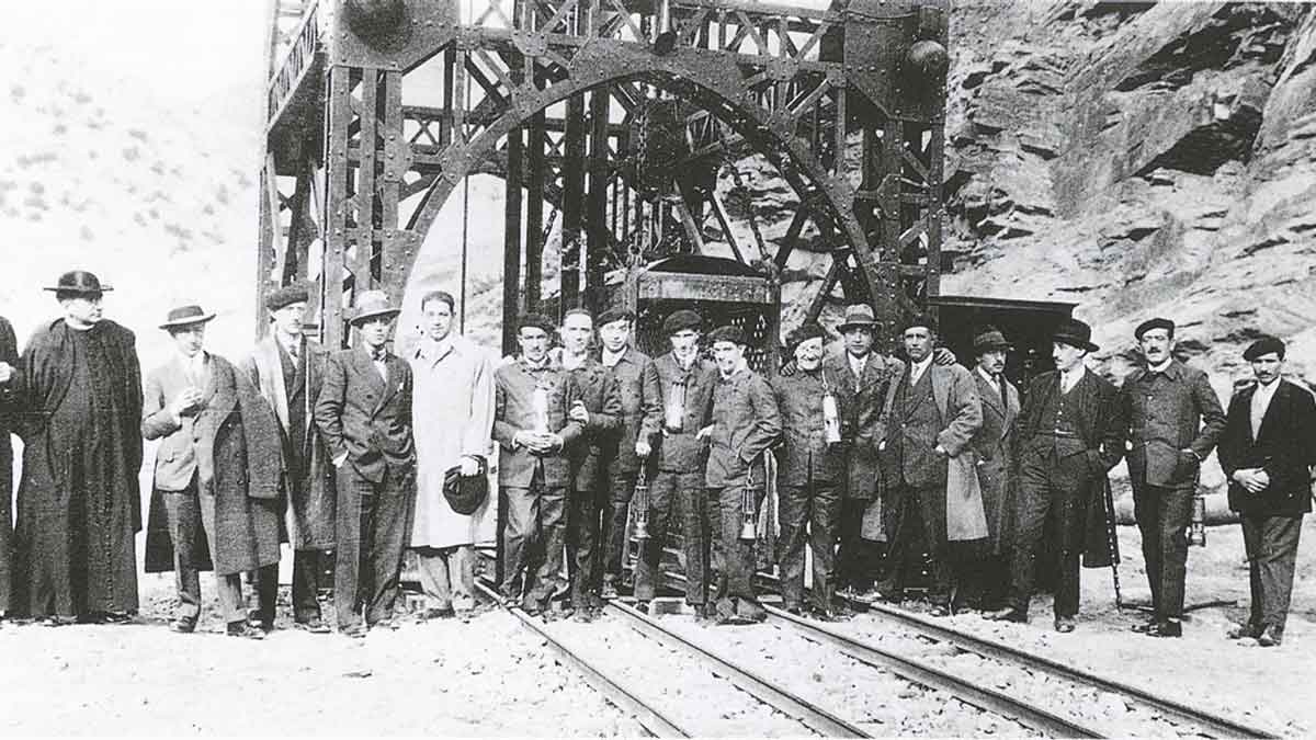 Imagen de la inauguración del Pozo Ibarra en noviembre del año 1930.