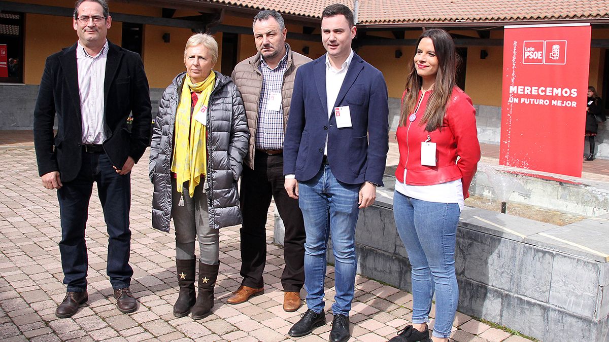 El secretario general del PSOE de León, Javier Alfonso Cendón (CD), preside el Comité Provincial Extraordinario en Mansilla Mayor. | ICAL