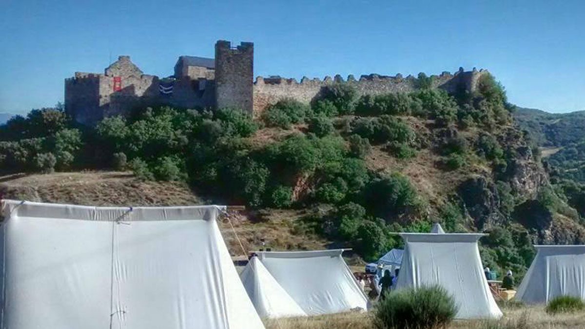 Imágen de las Noches Mágicas de Cornatel de 2015. | CABALLEROS DE ULVER Imágen de las Noches Mágicas de Cornatel de 2015. | CABALLEROS DE ULVER