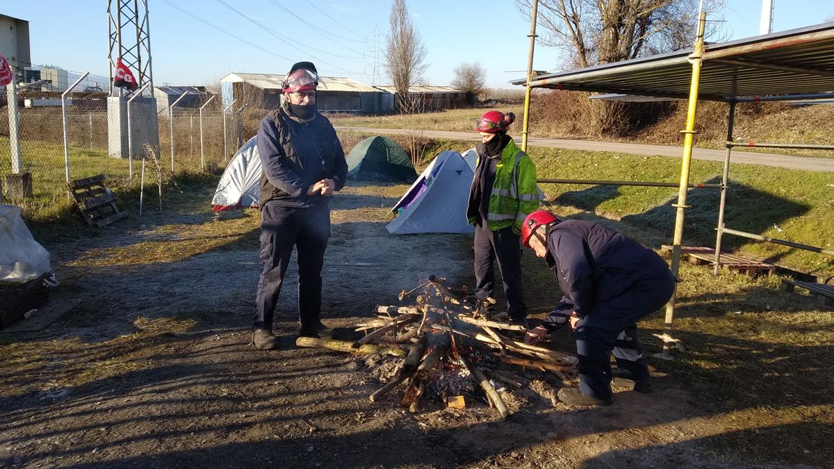 Los trabajadores superan el mes en el campamento en el que mantienen viva su protesta. | M.I.