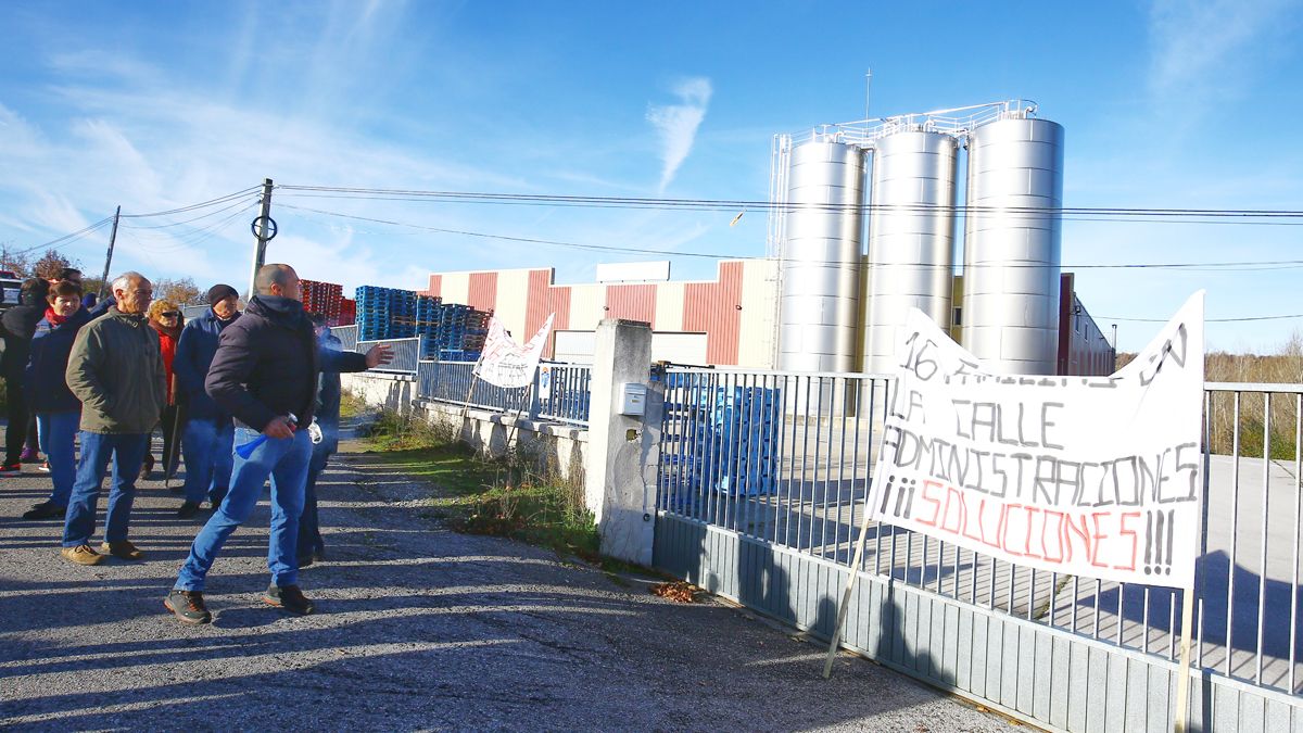 Los trabajadores se movilizaron cuando fueron despedidos, pero siguen pidiendo que se reabra la fábrica. | ICAL