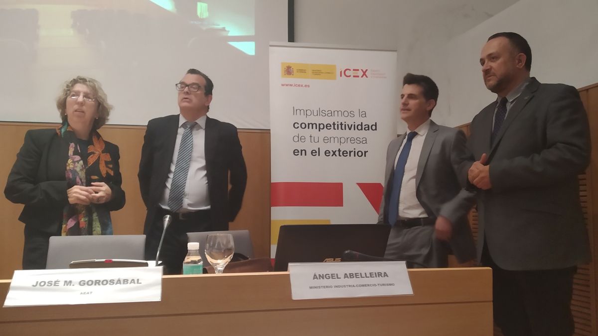 Inicio de la ponencia sobre los efectos del Brexit, impartida en el Museo de la Radio de Ponferrada. | M.I.