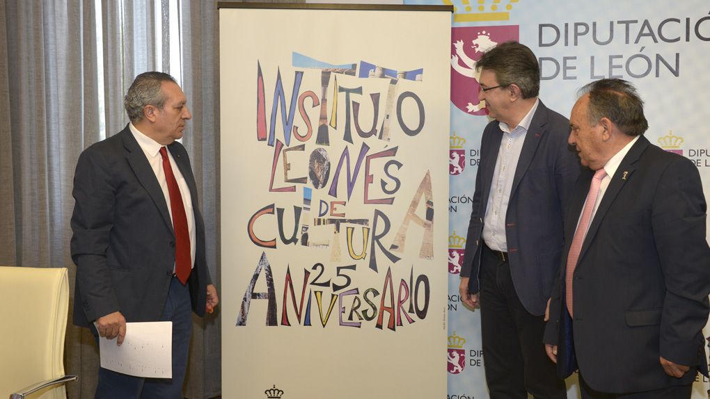 Adolfo Alonso Ares, Juan Martínez Majo y Miguel Ángel Fernández en la presentación del programa de actividades con motivo del 25 aniversario del ILC. | MAURICIO PEÑA