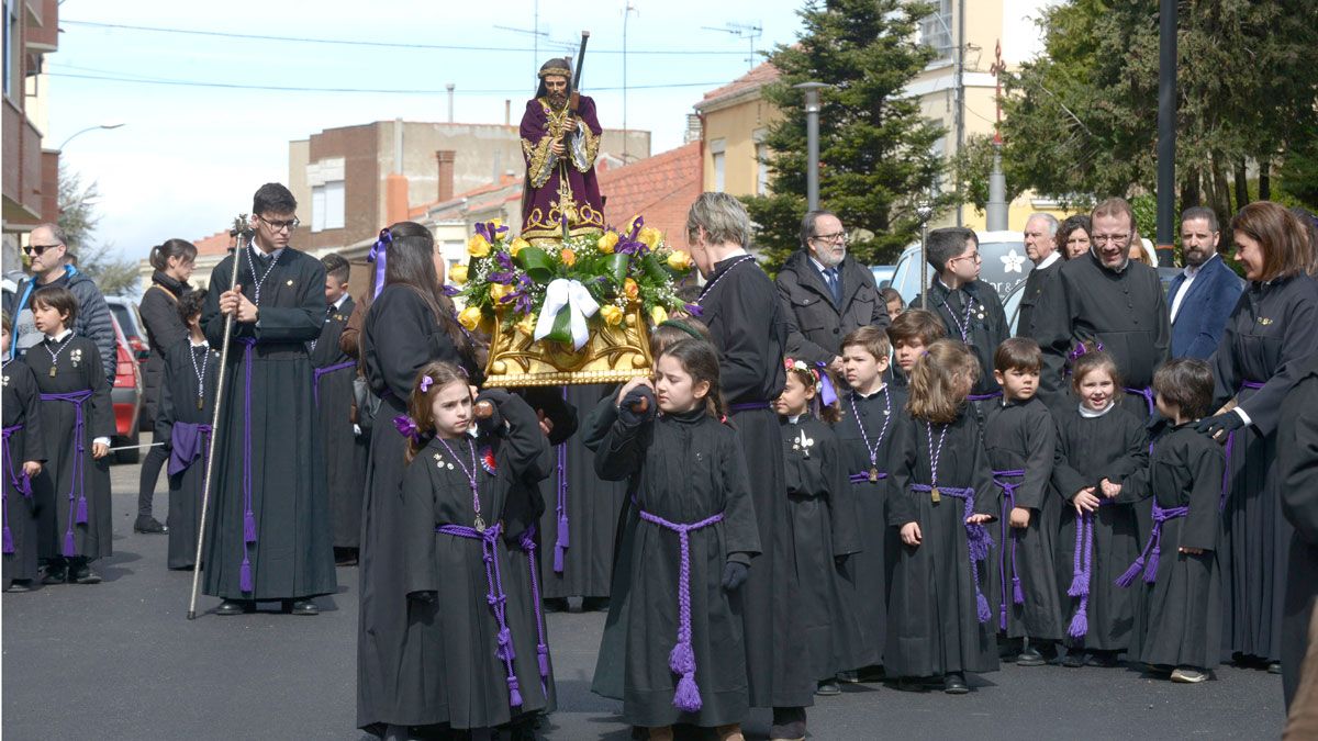 Procesión del Santo Potajero, uno de los actos más esperados de la Semana Santa bañezana. | MAURICIO PEÑA