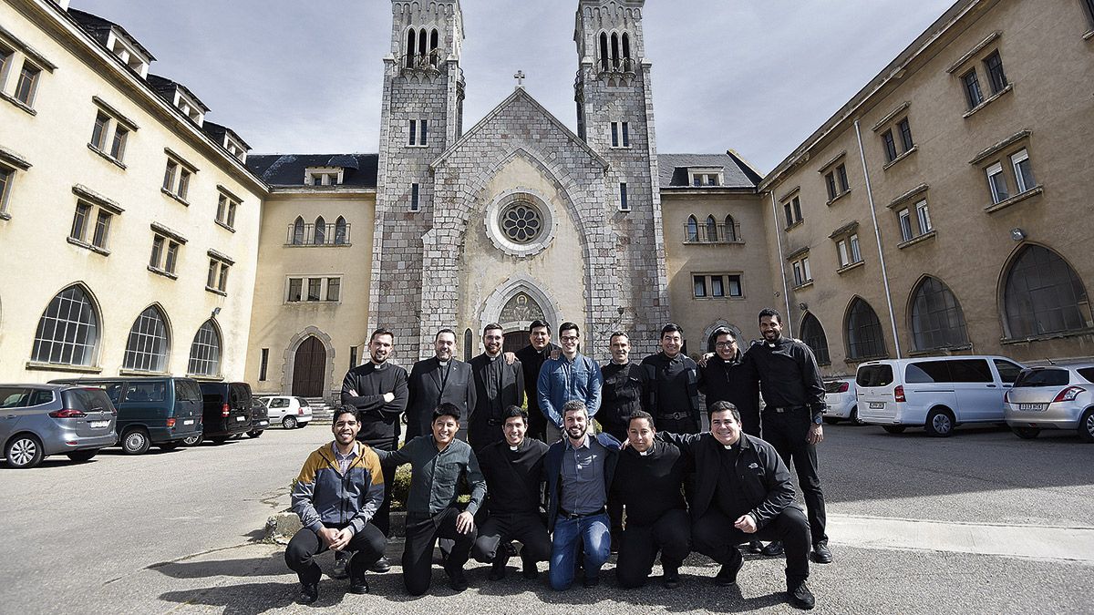 Los once alumnos que este año cursan estudios en el Seminario Redemptoris Mater (antiguo seminario menor), sólo uno es español, de Valencia. | SAÚL ARÉN