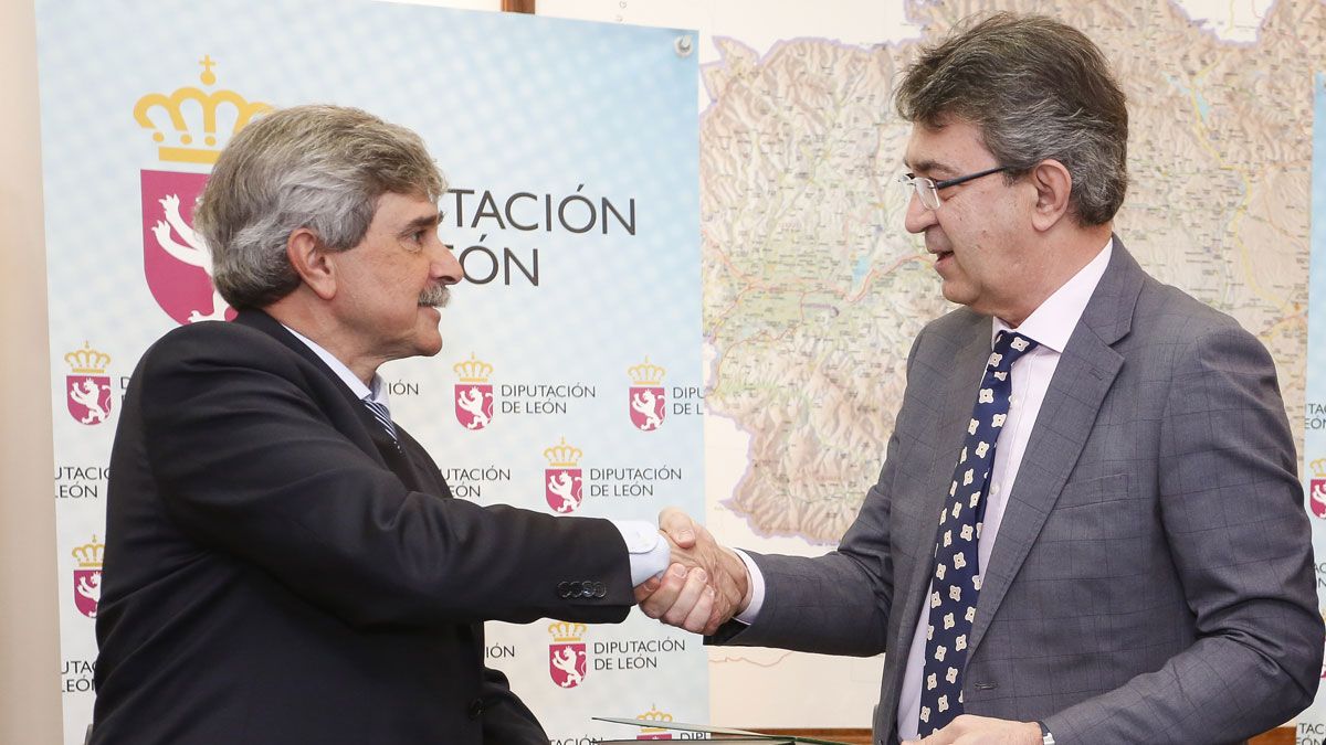 El rector de la ULE, Juan Francisco García Marín, y el presidente de la Diputación, Juan Martínez Majo. | ICAL