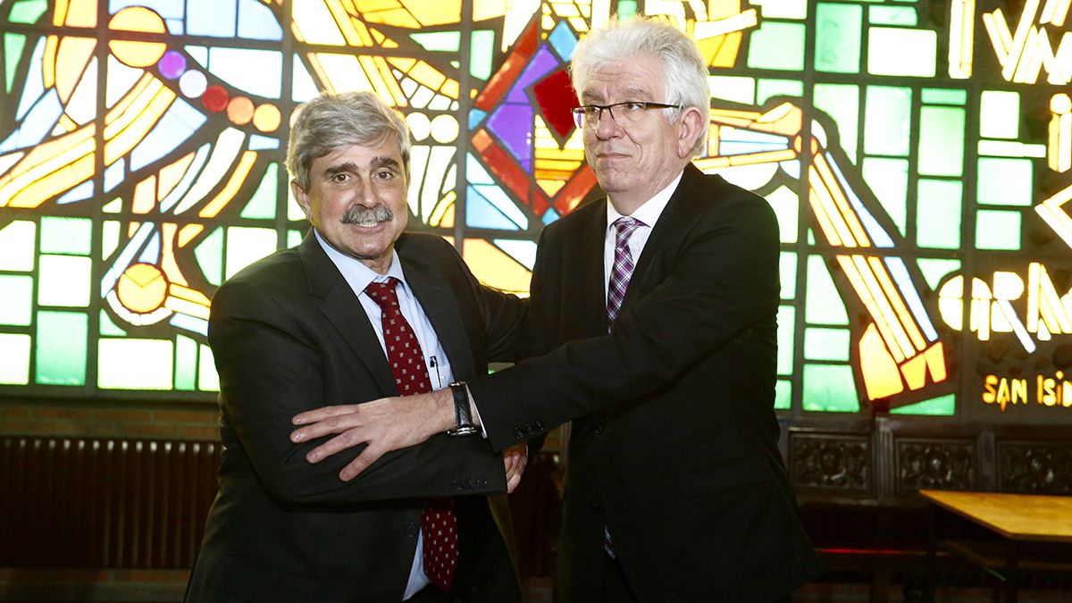 Juan Francisco García Marín y José Ángel Hermida, los dos últimos rectores de la ULE. | CARLOS S. CAMPILLO (ICAL)