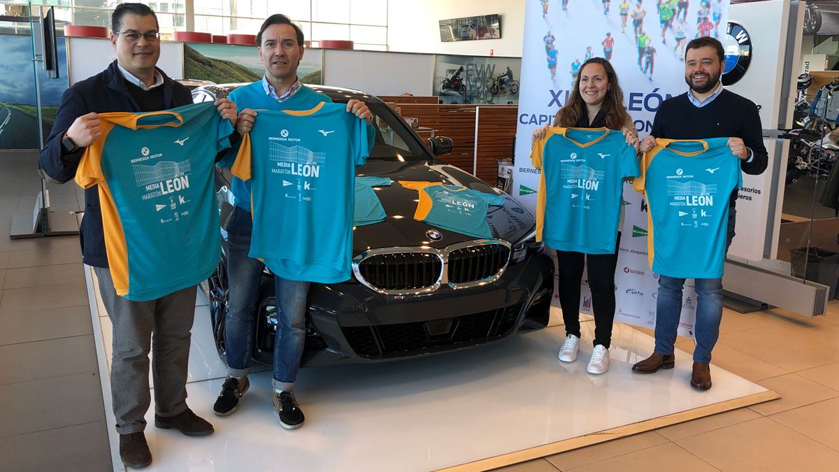 Imagen de la presentación de la camiseta en Bernesga Motor. | L.N.C.