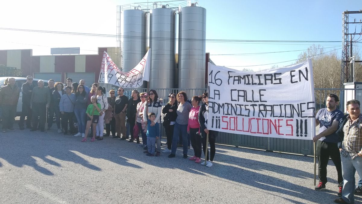Manifestación de los trabajadores a las puertas de la central. | MAR IGLESIAS