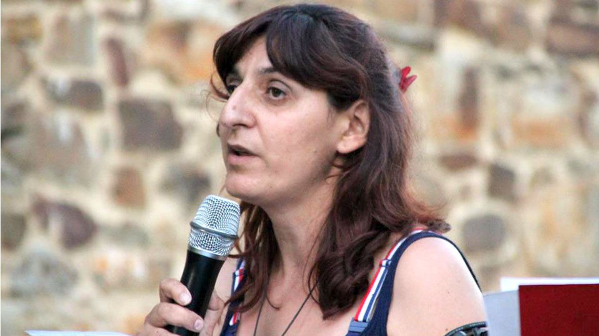 La poeta Paz Martínez durante un recital. | NEMONIO
