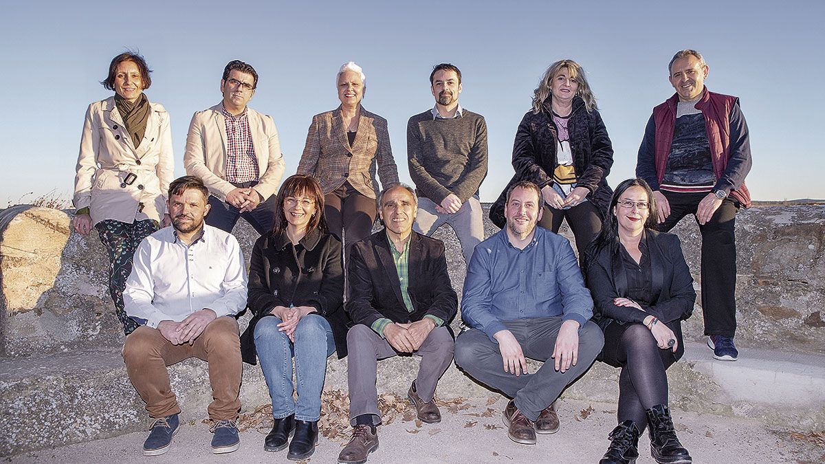 Foto de familia de los miembros de la candidatura por el PSOE en Astorga.
