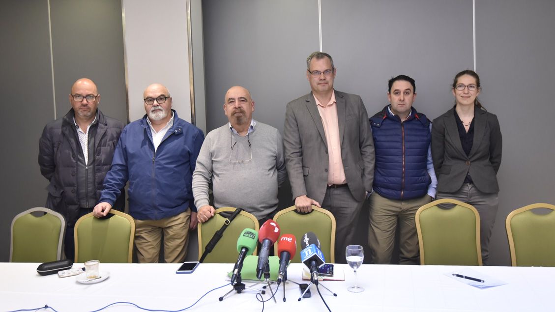 Rubén Martínez, Juan Manuel Díaz, Gregorio García, Juan Carlos Rúa, Vicente Ruiz y Pilar Fernández. | SAÚL ARÉN