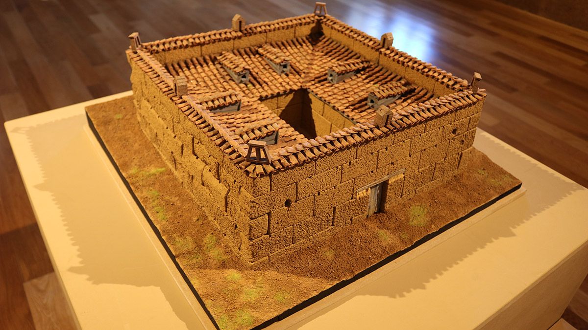 Maqueta de uno de los palomares de Gordoncillo, obra de Susana Barbeito.