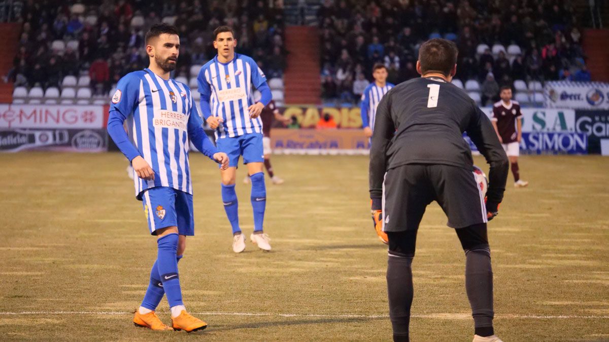 Pichín, durante un partido en El Toralín. | FRANCISCO L. POZO