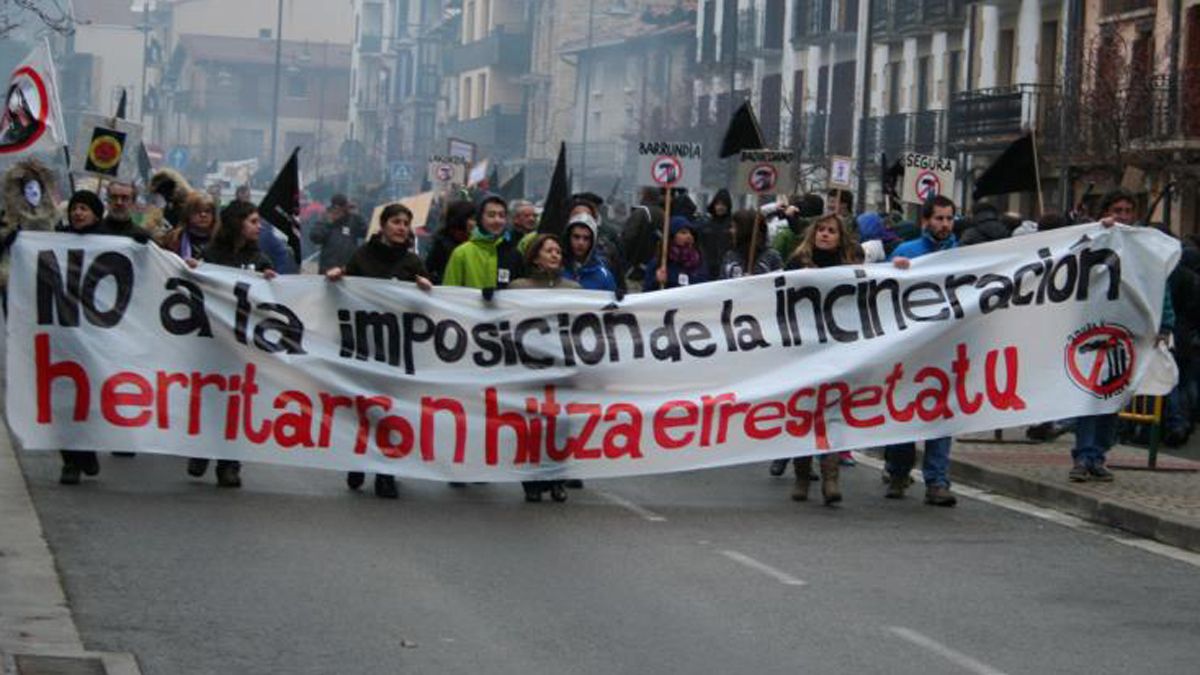 Una de las manifestaciones contra la incineración en el País Vasco.