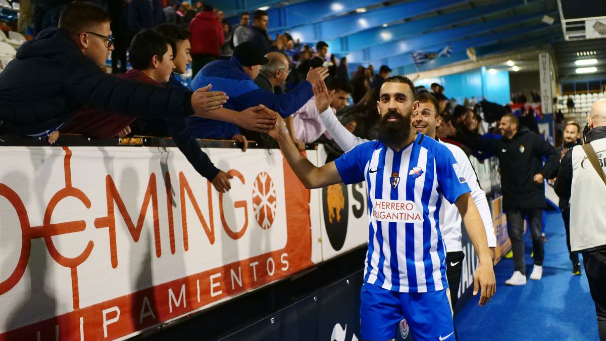 Aficionados de la Deportiva durante el partido ante Unionistas. | FRANCISCO L. POZO