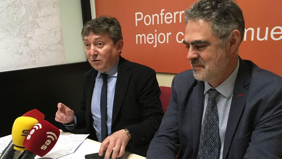 Folgueral y Fernando Álvarez, en una rueda de prensa. | L.N.C.