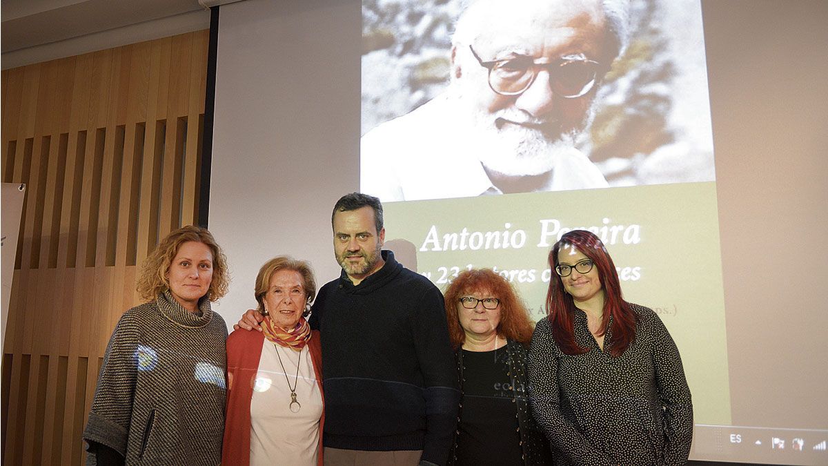 Natalia Álvarez, la viuda de Pereira, Úrsula Rodríguez, David Rubio, Eloísa Otero y Raquel de la Varga. | MAURICIO PEÑA