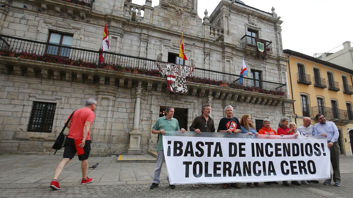 El fuego en la Tebaida movilizó a la sociedad en busca de los culpables. | ICAL