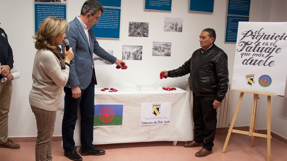 Celebración del Día del Pueblo Gitano ayer en Valencia de Don Juan. | T.G.