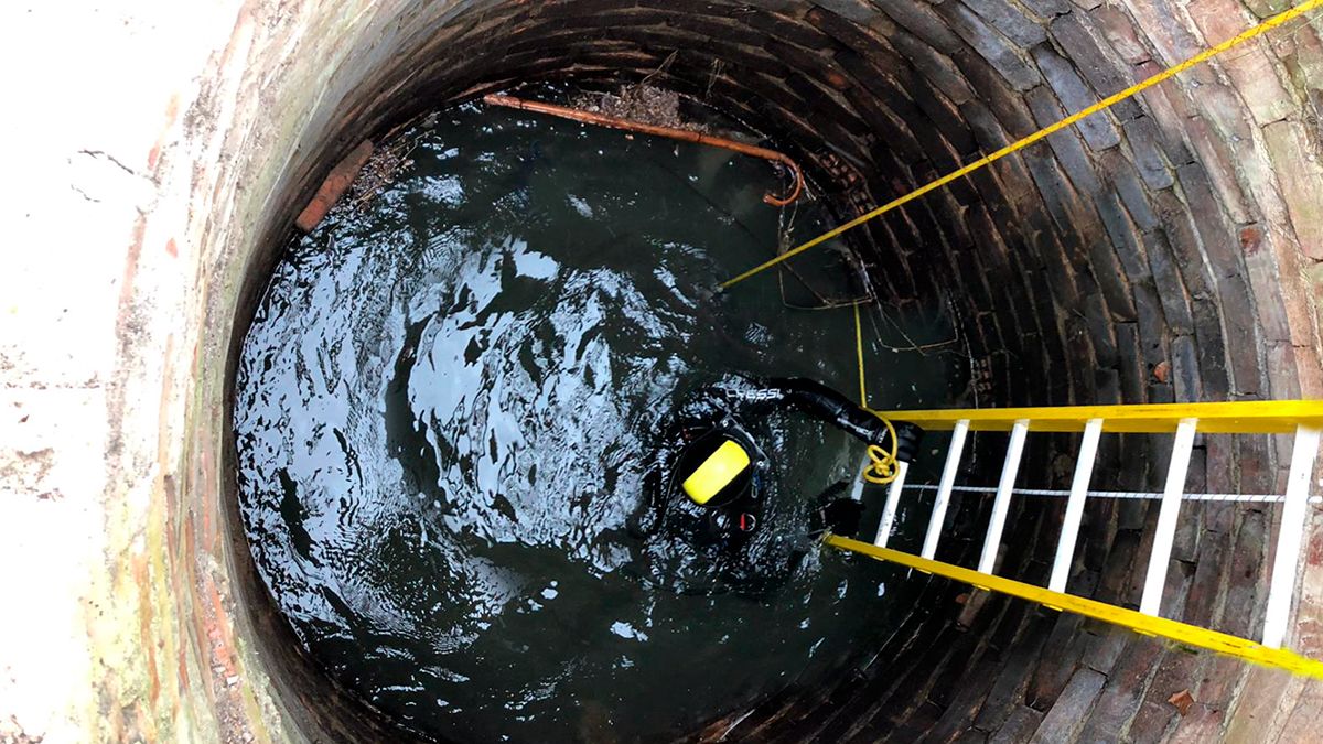 El bombero que bajó hasta el pozo para rescatar el cuerpo del hombre fallecido. | BOMBEROS AYTO LEÓN