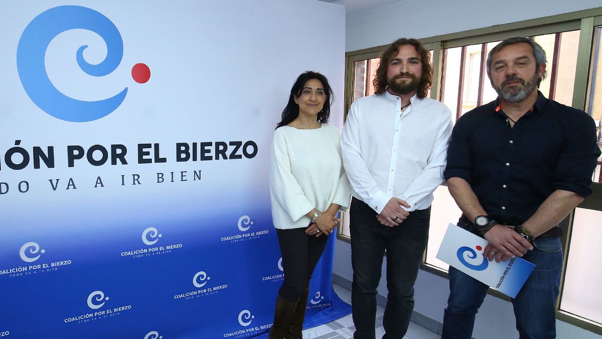 Los candidatos de coalición, con el cabeza de lista en el centro. | Ical