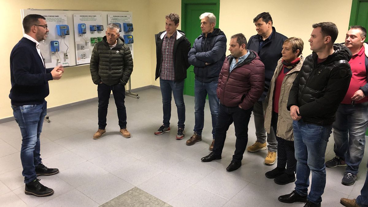 La reunión de los socialistas permitió que conocieran el proyecto empresarial de Dosiper. | L.N.C. La reunión de los socialistas permitió que conocieran el proyecto empresarial de Dosiper. | L.N.C.
