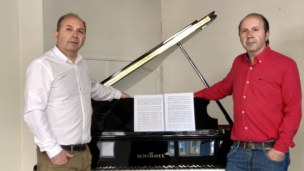 Los hermanos Blasco directores de la Banda Sinfónica de Sahagún y autores de la nueva pieza musical. | L.N.C.