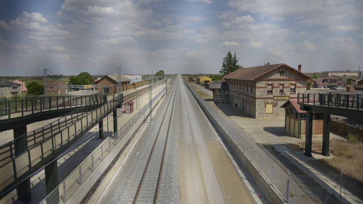 Imagen de las obras del AVE en la provincia de León. | MAURICIO PEÑA Imagen de las obras del AVE en la provincia de León. | MAURICIO PEÑA