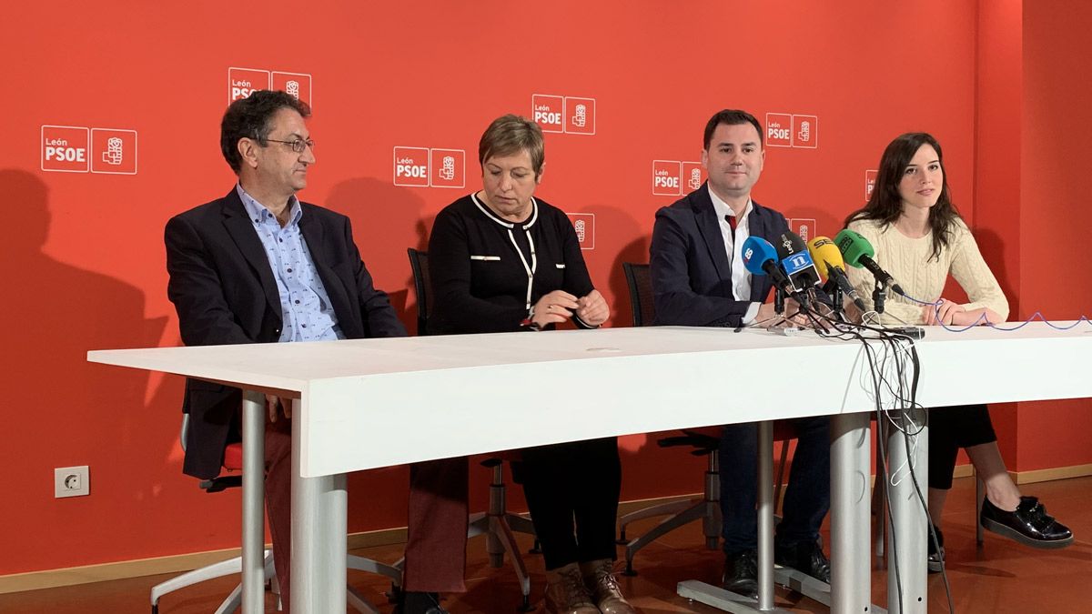 Rueda de prensa de este lunes en la sede del PSOE de León. | L.N.C.