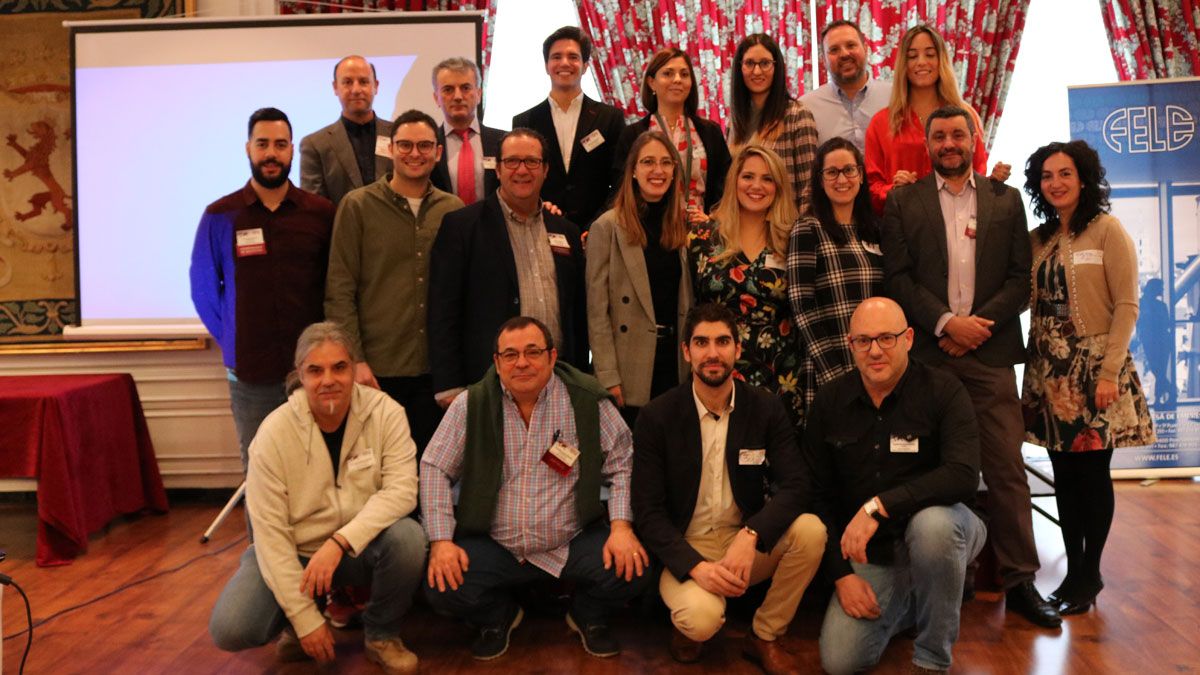 Fotografía de familia de los integrantes del grupo. | L.N.C.