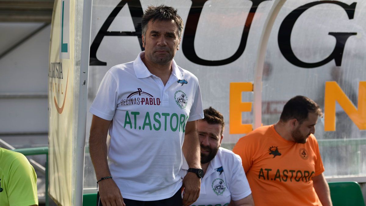 Miguel Ángel Miñambres, antes de un partido en La Eragudina. | SAÚL ARÉN