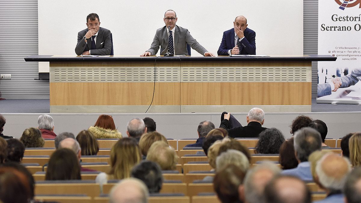 La conferencia se desarrolló en el salón de actos del Consistorio. | SAÚL ARÉN