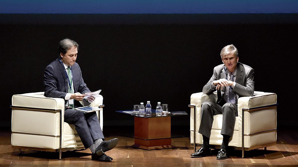 La conferencia contó con una buena respuesta del público leonés. | SAÚL ARÉN