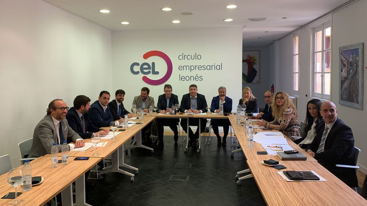 La sede del CEL fue el escenario de su encuentro con los candidatos del PP. | L.N.C.