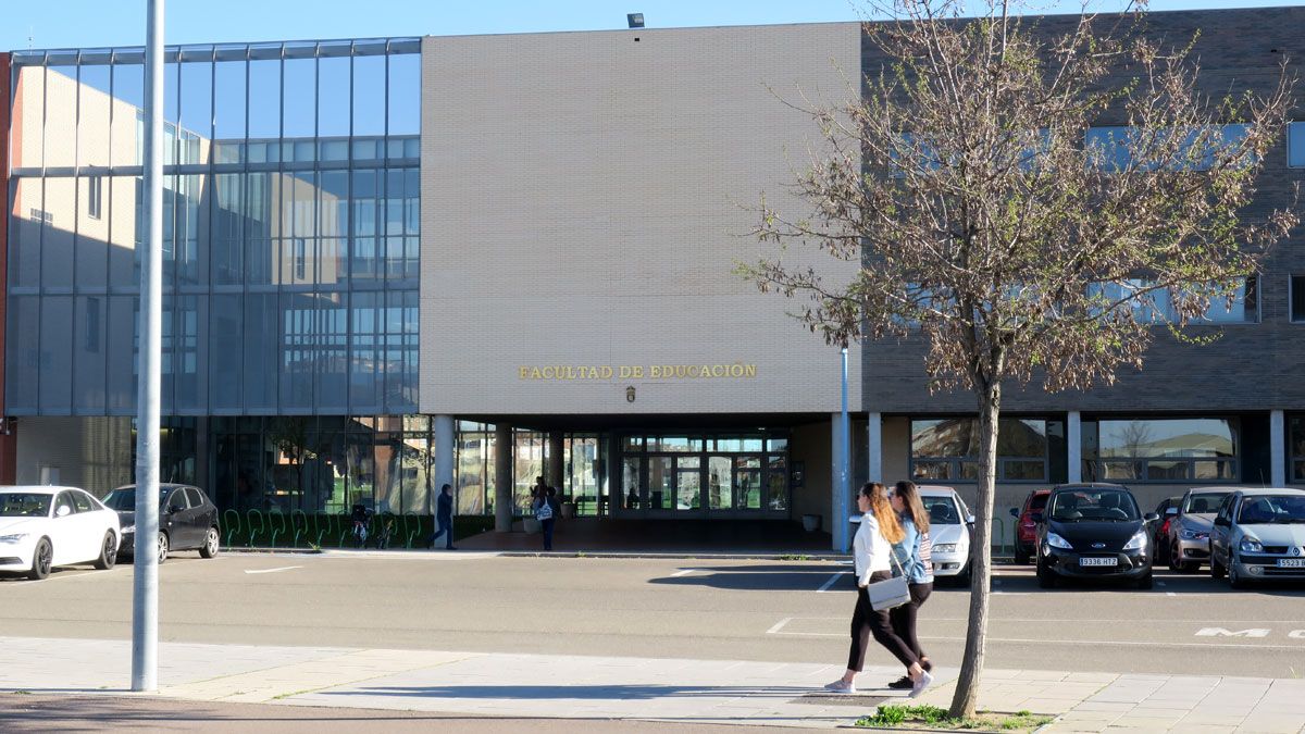 Fachada de la Facultad de Educación de la ULE. | L.N.C.