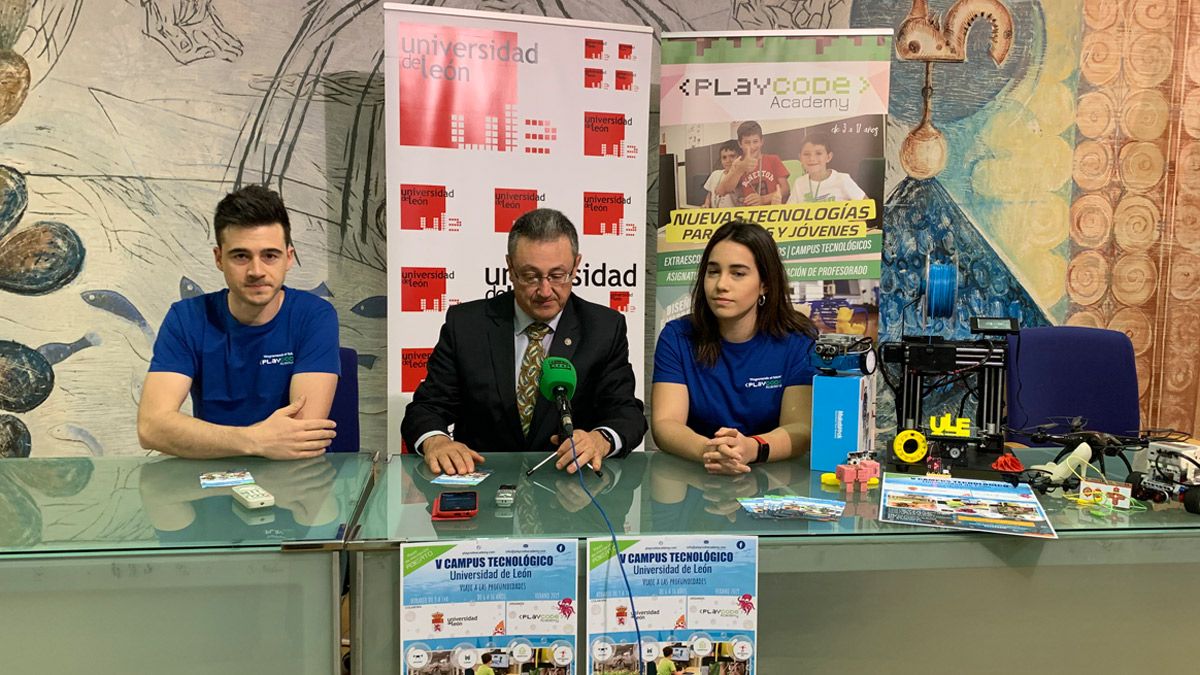 David Gutiérrez, Adolfo Rodríguez de Soto y Sandra Méndez en la rueda de prensa. | L.N.C.