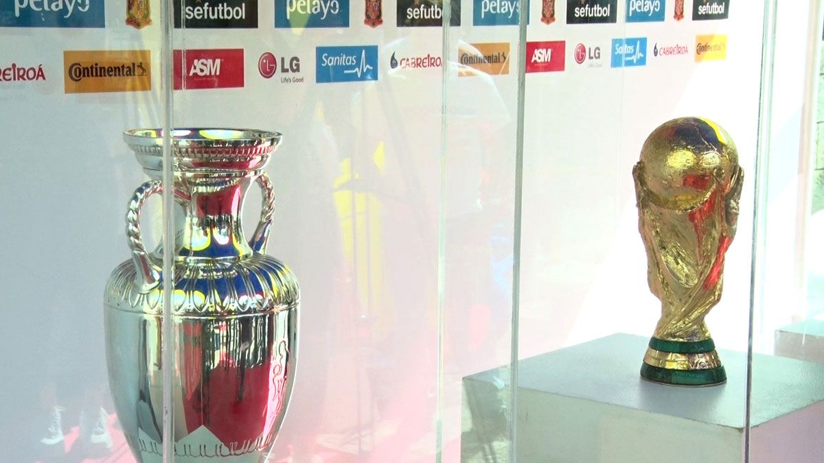 Los trofeos están expuestos en San Marcelo desde este martes.