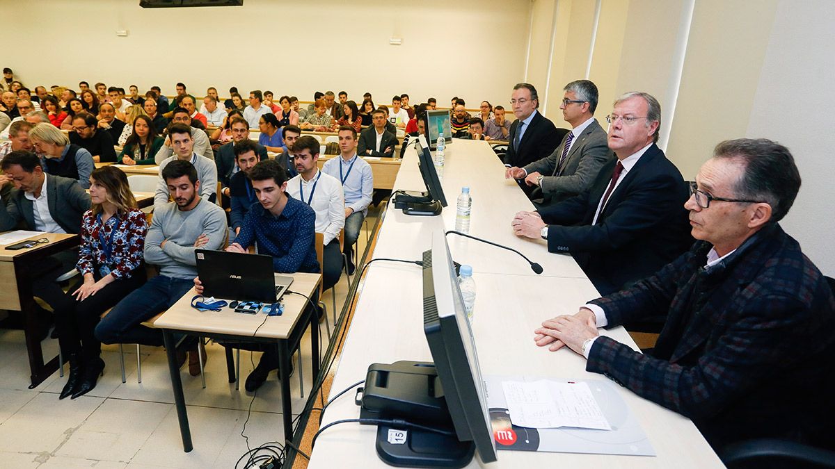 silvan-auvsi-11419.jpg silvan-auvsi-11419.jpg