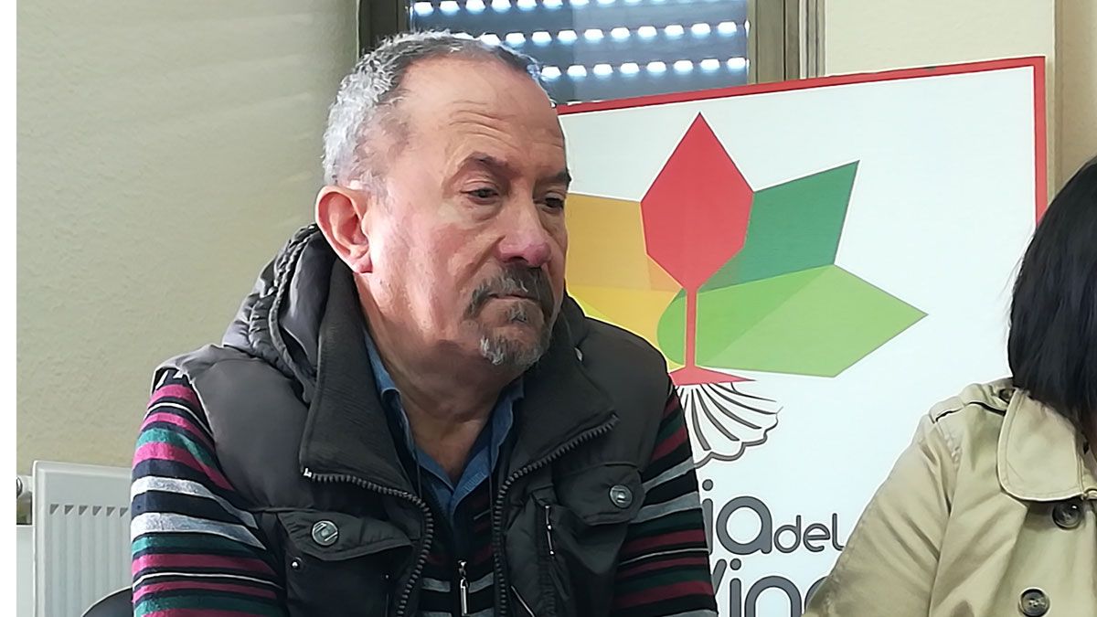 Santiago Enríquez, que fue propuesto por los militantes para ser candidato, sigue a la espera de respuesta del partido.