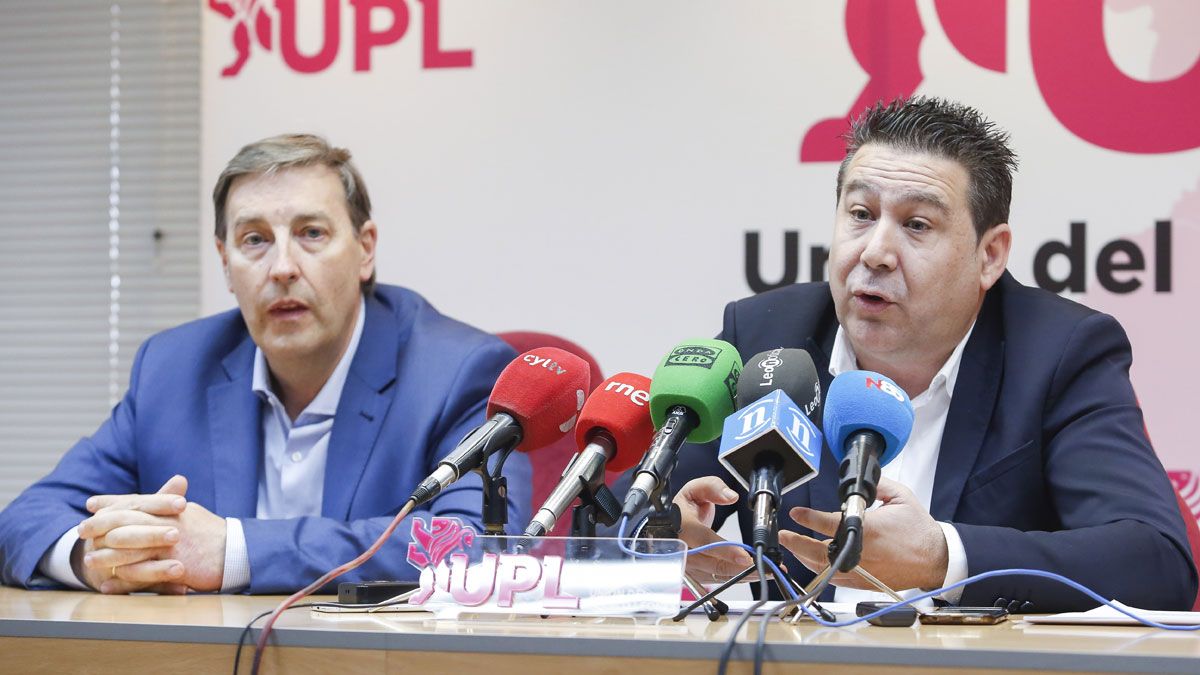 El líder del PAL-UL, Miguel Ángel Díaz Cano (I), y el secretario general de UPL, Luis Mariano Santos. | ICAL