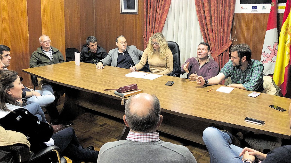 Los candidatos del PP se reunieron con alcaldes y empresarios. | L.N.C.