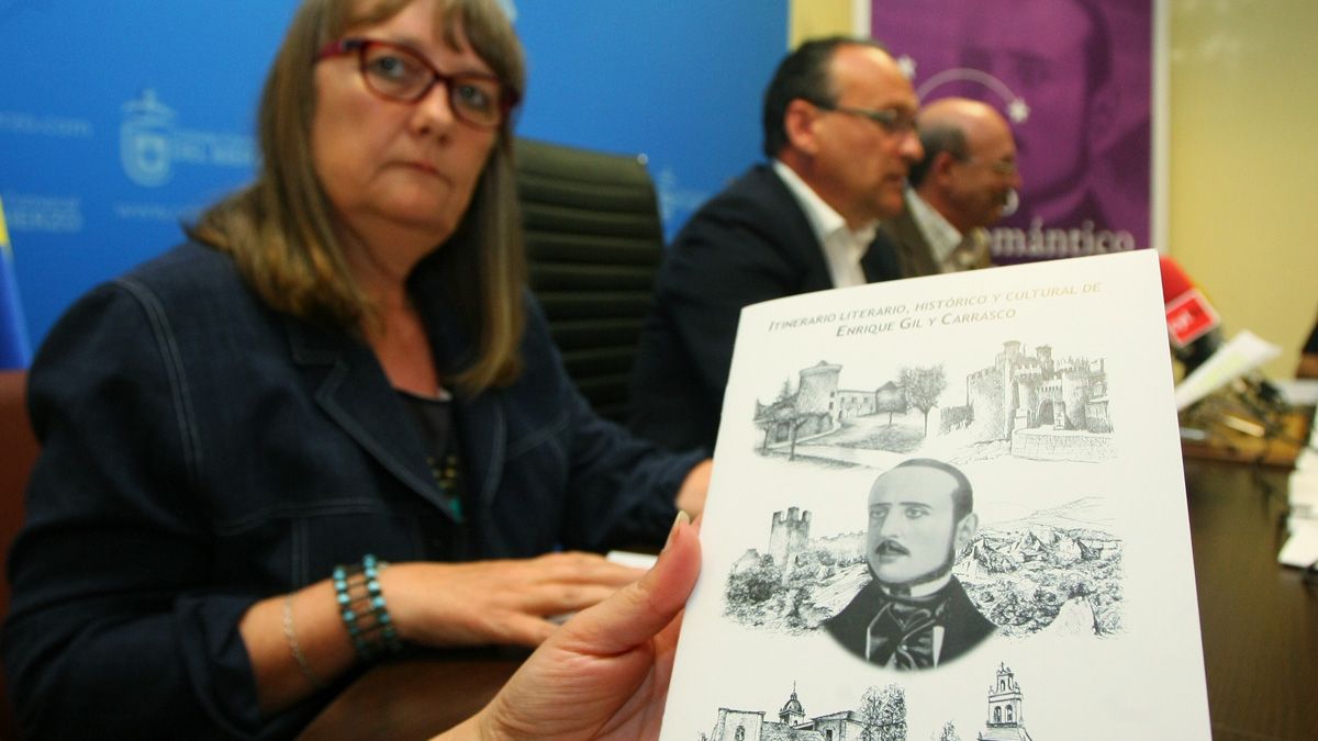 Uno de los libros de actividades didácticas presentados este martes. | C. Sánchez (Ical)