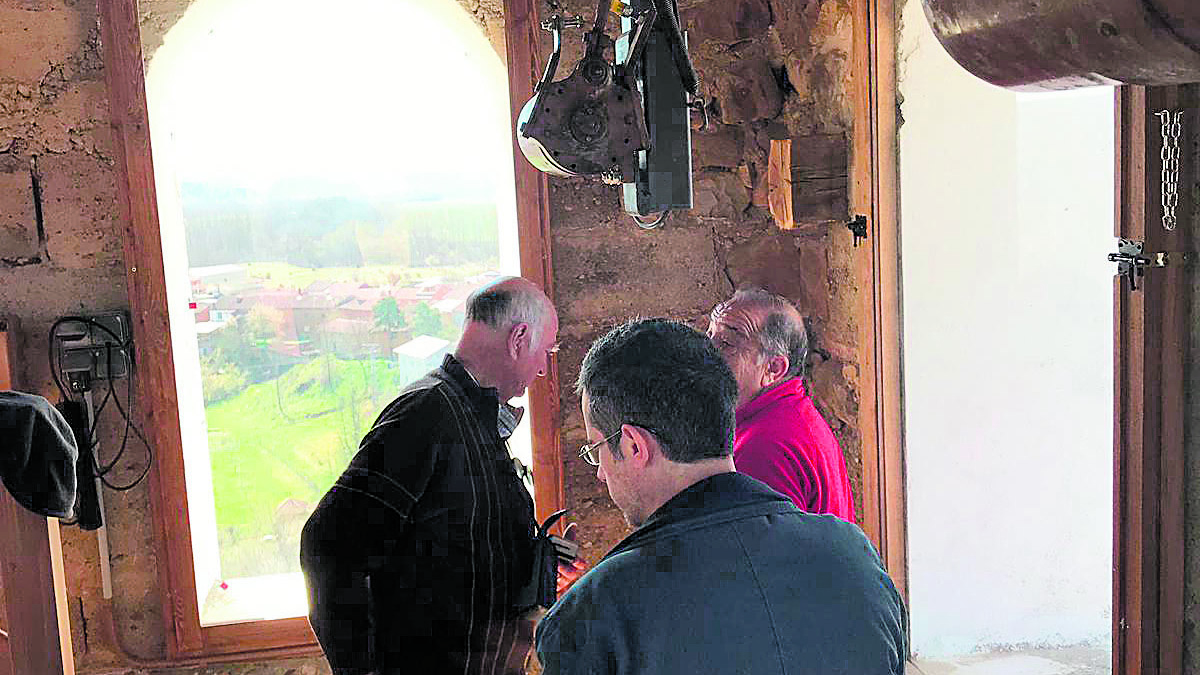 Los primeros visitantes han podido disfrutar de la restauración de la torre de Almanza y de sus imponentes vistas. | L.N.C. Los primeros visitantes han podido disfrutar de la restauración de la torre de Almanza y de sus imponentes vistas. | L.N.C.