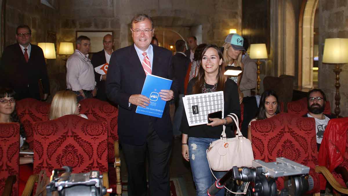 Gemma Villarroel (Ciudadanos) y Antonio Silván (PP), antes de la reunión que mantuvieron el pasado lunes en San Marcos. | DANIEL MARTÍN