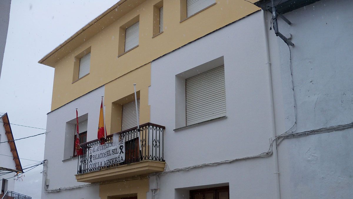 Fachada del Ayuntamiento berciano de Palacios del Sil. | L.N.C.