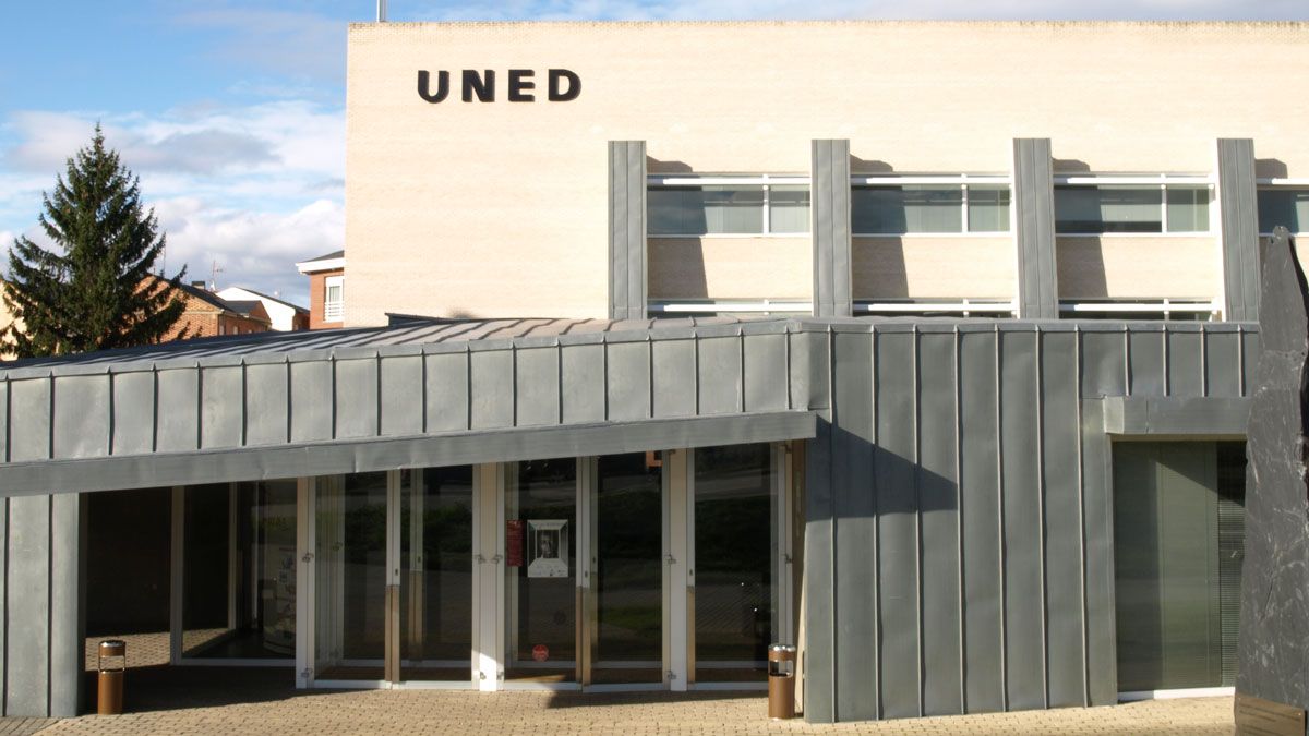 La uned acogerá la mesa redonda y prepara el curso de verano. | D.M.