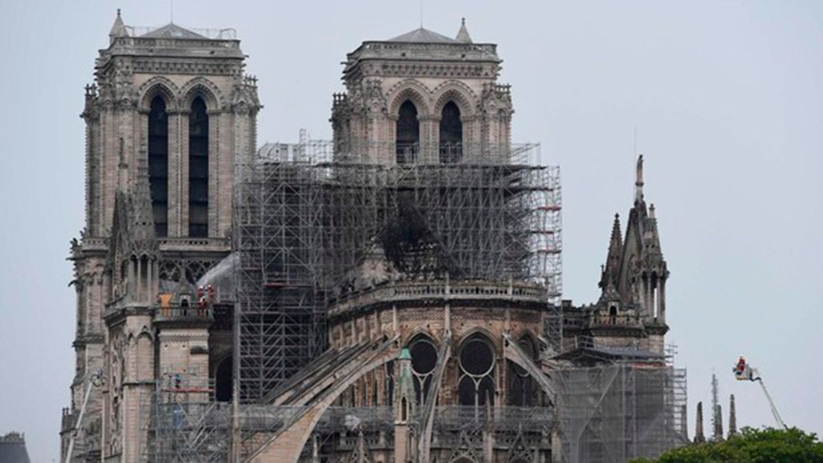 Aspecto de Notre Dame este martes a primera hora. | ABC.ES