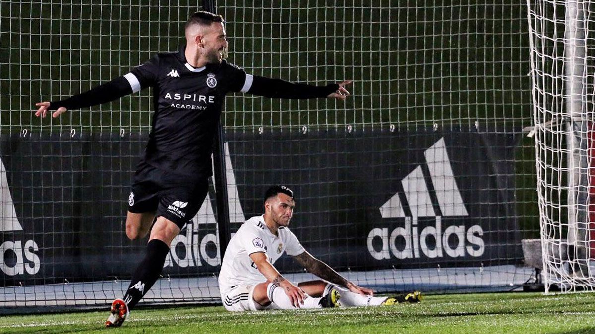 Dioni celebra uno de sus dos goles frente al Castilla. | CYDLEONESA