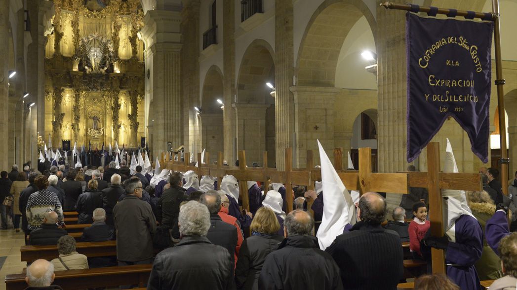 Los hermanos del Santísimo Cristo de la Expiración y del Silencio, en los Capuchinos. | MAURICIO PEÑA